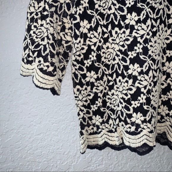 Floral lace top - Picture 2 of 4